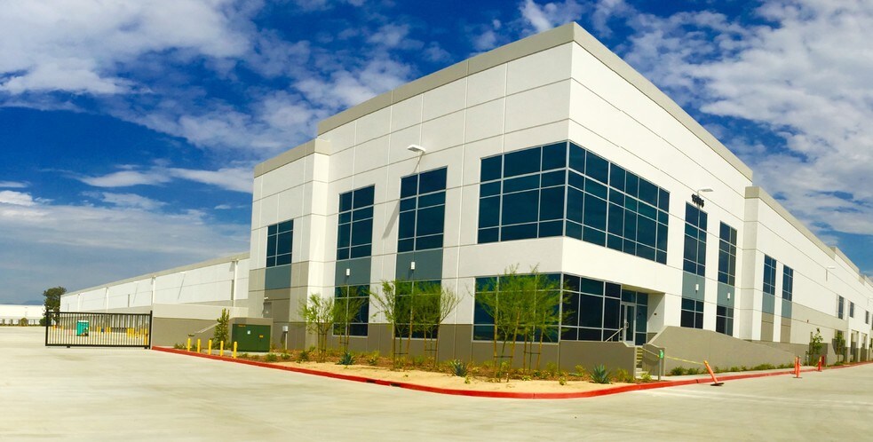 More Photos Of 15996 Jurupa Ave, Fontana Distribution For Lease
