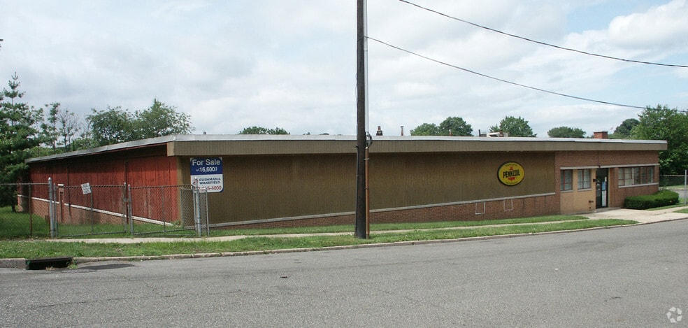 More Photos Of 700 Pennsylvania Ave, Lyndhurst Warehouse For Sale