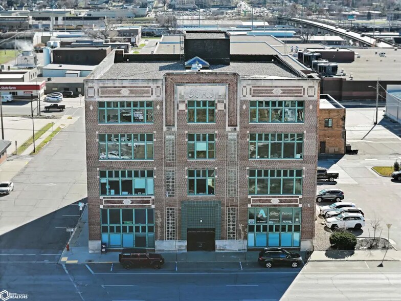 More Photos Of 11 E Church St, Marshalltown Office Residential For Lease