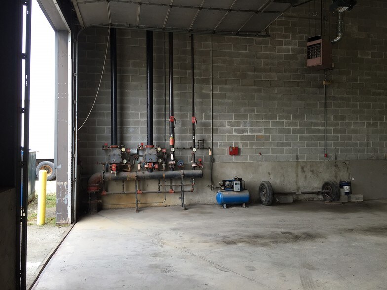 More Photos Of 1210 Route 9, South Schodack Warehouse For Lease