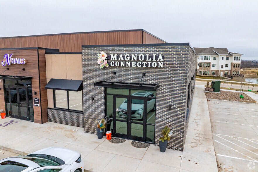 More Photos Of Highway 28 & Turnberry Road, Norwalk Storefront Retail Office For Lease