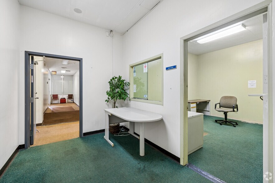 More Photos Of 131 University Dr, Pontiac Health Club For Sale