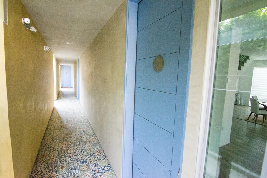 More Photos Of 2006 S Corning St, Los Angeles Apartments For Sale