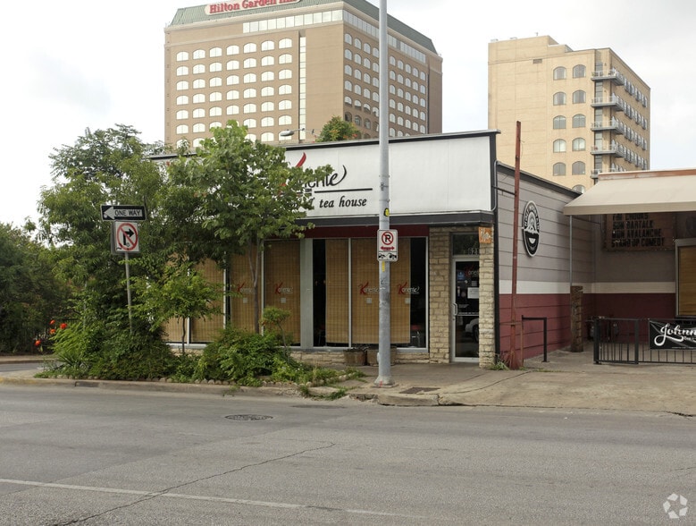 More Photos Of 621 E 7th St, Austin Freestanding For Lease