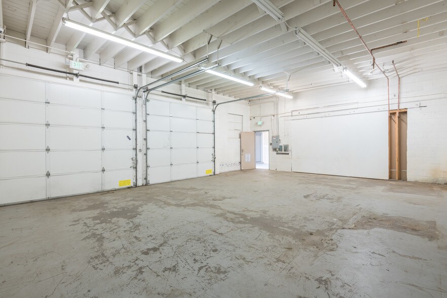 More Photos Of 1133 SE 82nd Ave, Portland Auto Repair For Sale