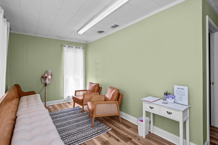 More Photos Of 205 E Denman Ave, Lufkin Flex For Sale