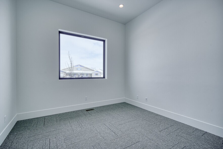 More Photos Of 1070 Curlew Dr, Ammon Medical For Lease