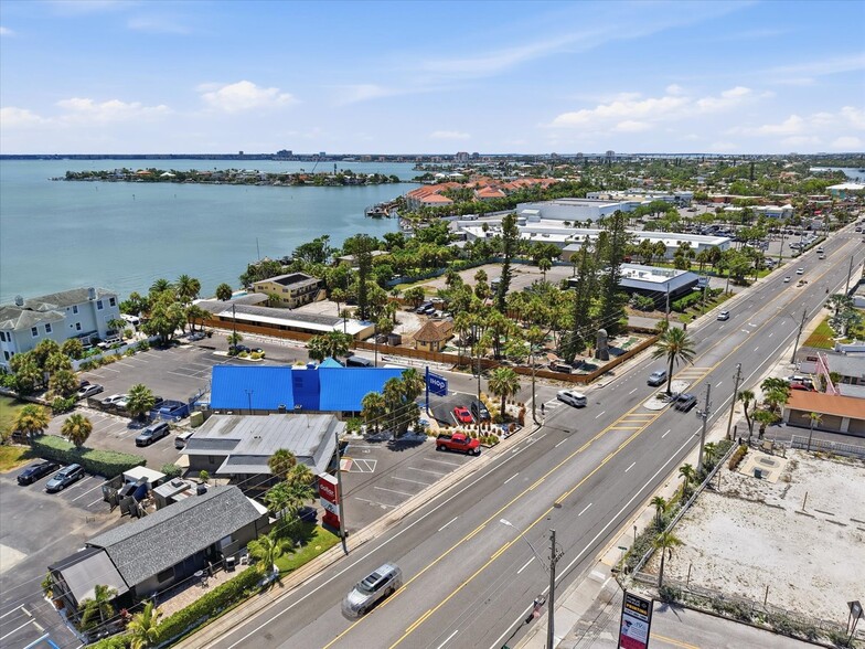 More Photos Of 5005 Gulf Blvd, Saint Petersburg Storefront For Sale