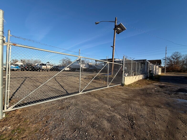 More Photos Of 69 Saint Mihiel Dr, Riverside Warehouse For Sale