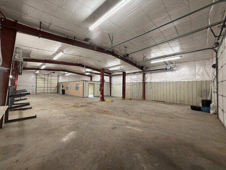 More Photos Of 800 S Smith Rd, Riverton Industrial For Lease