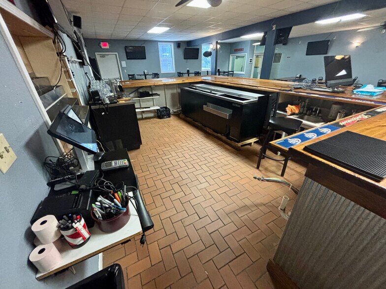 More Photos Of 106 E 4th St, Washington Restaurant For Sale