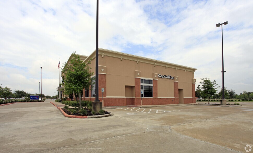 More Photos Of 1855 W Bay Area Blvd, Webster Bank For Lease
