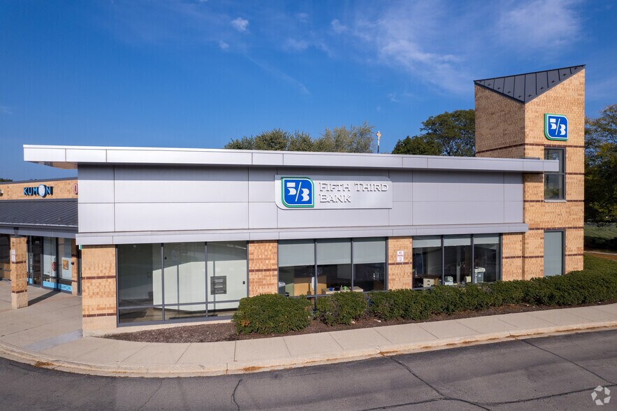 More Photos Of 2823-2863 Pfingsten Rd, Glenview General Retail For Lease