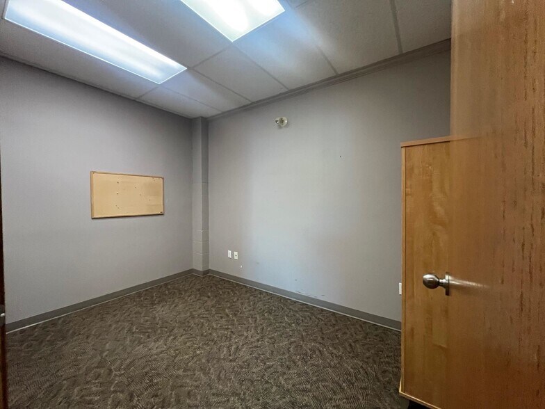 More Photos Of 9094 Young Rd, Chilliwack Office For Sale