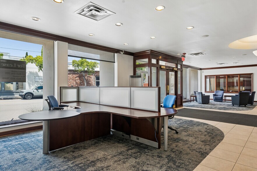 More Photos Of 276 East Bay St, Charleston Storefront Retail Office For Lease