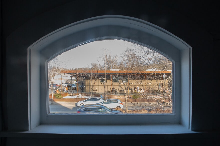 More Photos Of 355 N College Ave, Fayetteville Office Residential For Lease