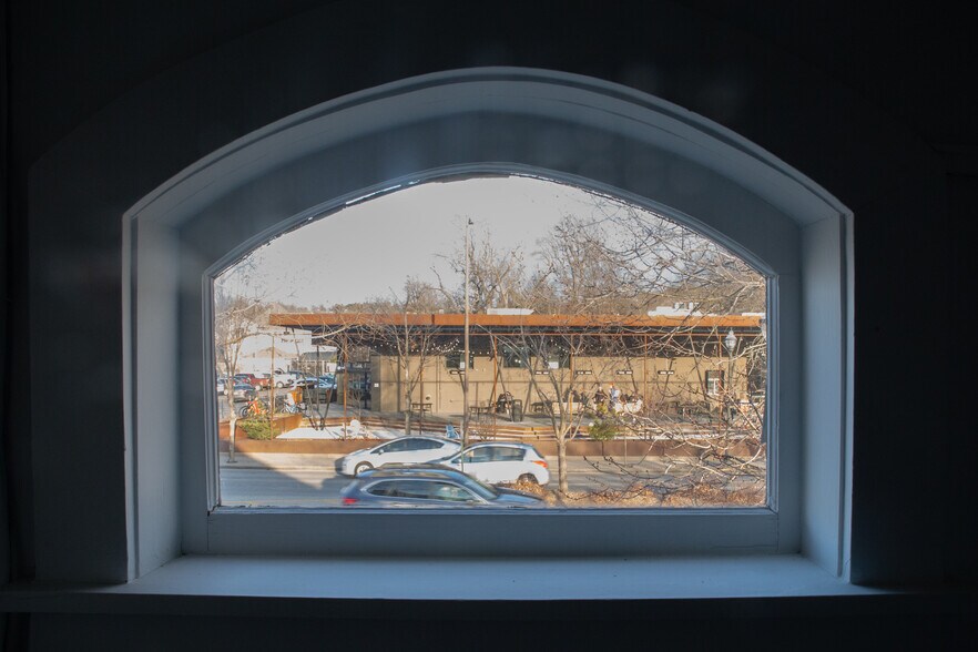 More Photos Of 355 N College Ave, Fayetteville Office For Sale