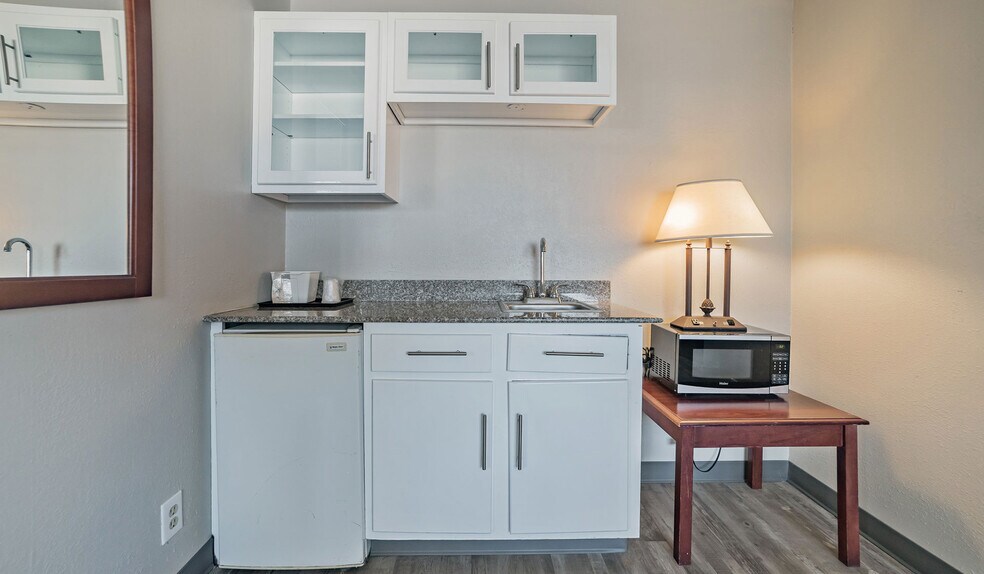More Photos Of 325 Main St, Keokuk Hotel For Sale