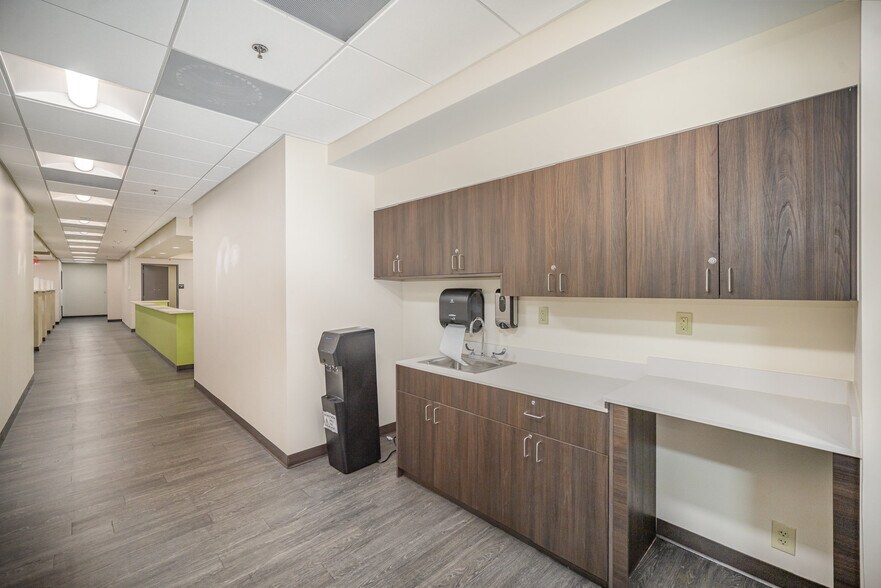 More Photos Of 2800-2826 W Sugar Creek Rd, Charlotte General Retail For Lease