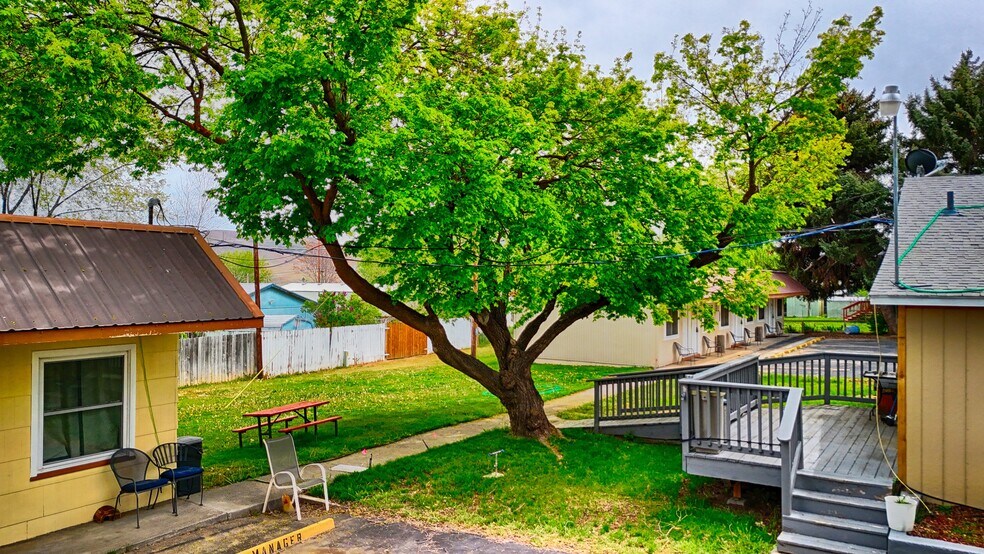 More Photos Of 616 Mill St, Maupin Hotel For Sale