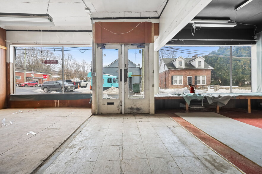 More Photos Of 152-156 River Road Ext, Cos Cob Freestanding For Lease