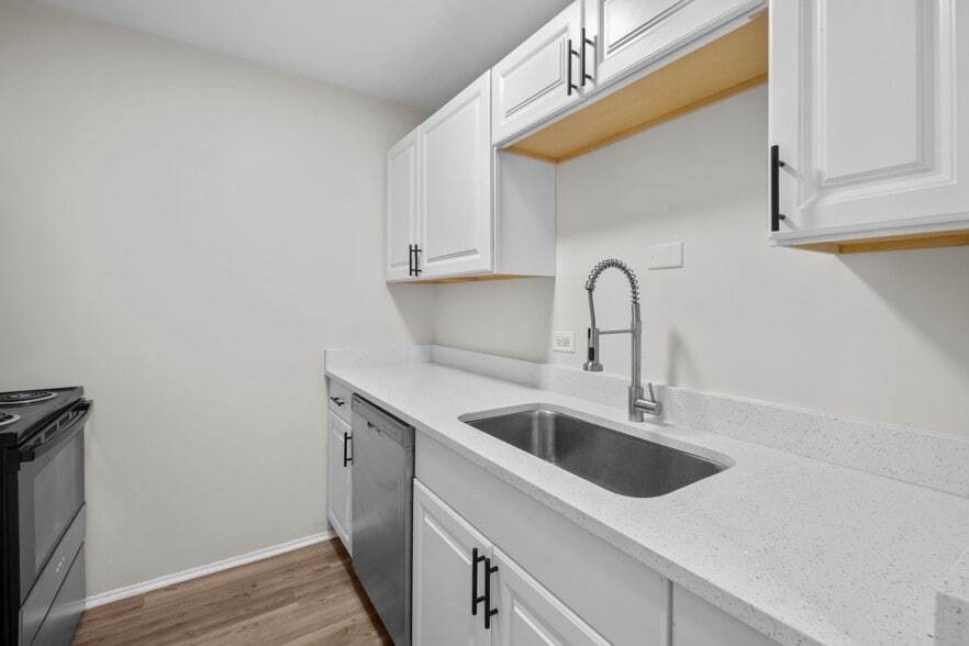More Photos Of 3069 Bernice Rd, Lansing Apartments For Sale
