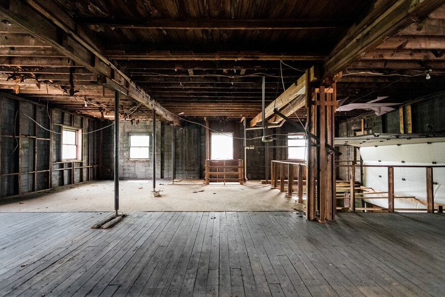 More Photos Of 3143 Bellevue St, Detroit Warehouse For Sale