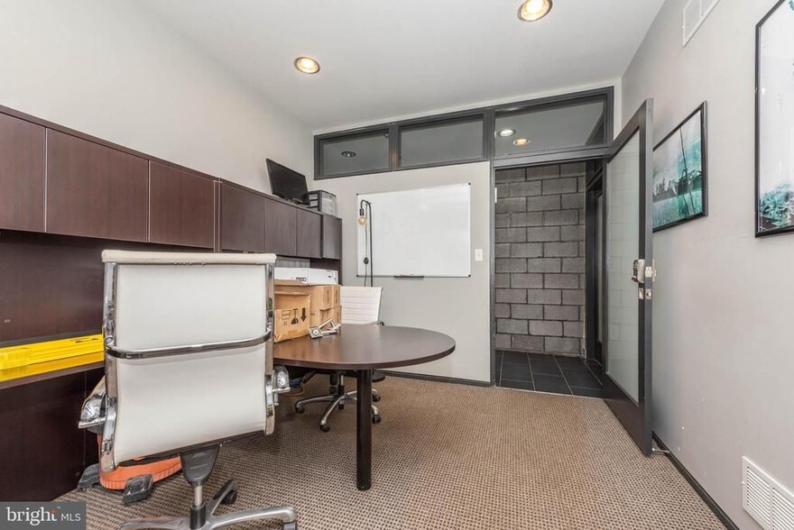 More Photos Of 338 E 25th St, Baltimore Office For Sale
