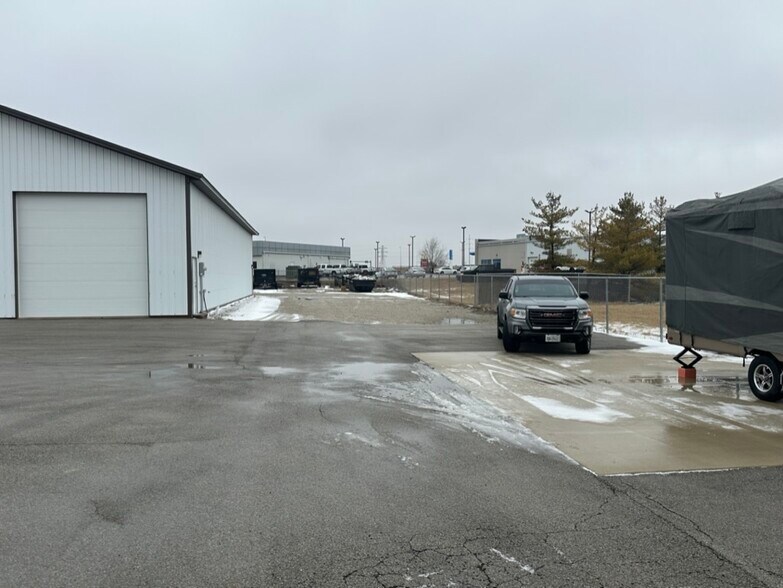 More Photos Of 3906 Hospitality Ln, Decatur Self Storage For Lease