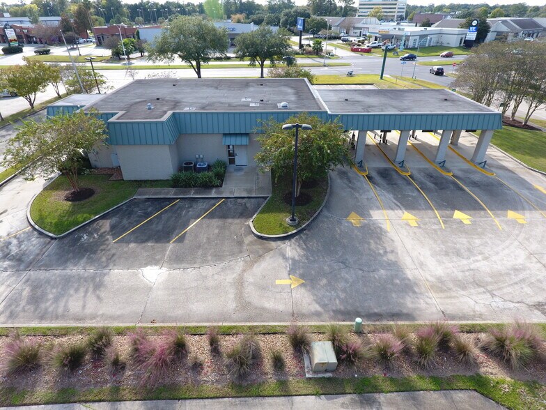 Primary Photo Of 2927 S Sherwood Forest Blvd, Baton Rouge Bank For Sale
