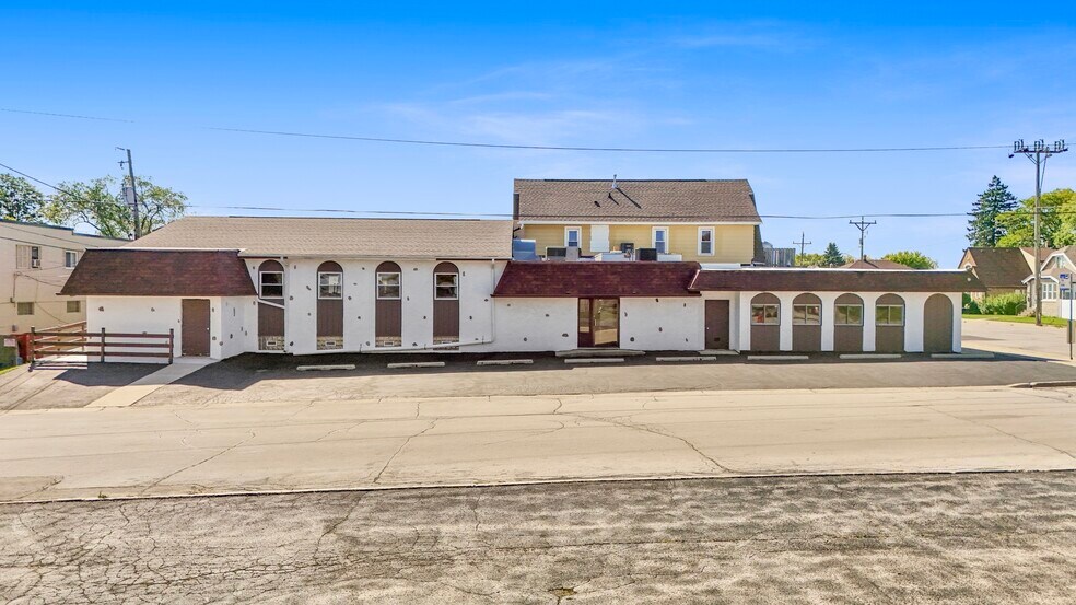 More Photos Of 2703 S Chicago Ave, South Milwaukee General Retail For Sale