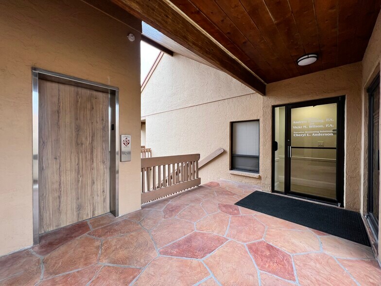 More Photos Of 2831 Ringling Blvd, Sarasota Medical For Sale