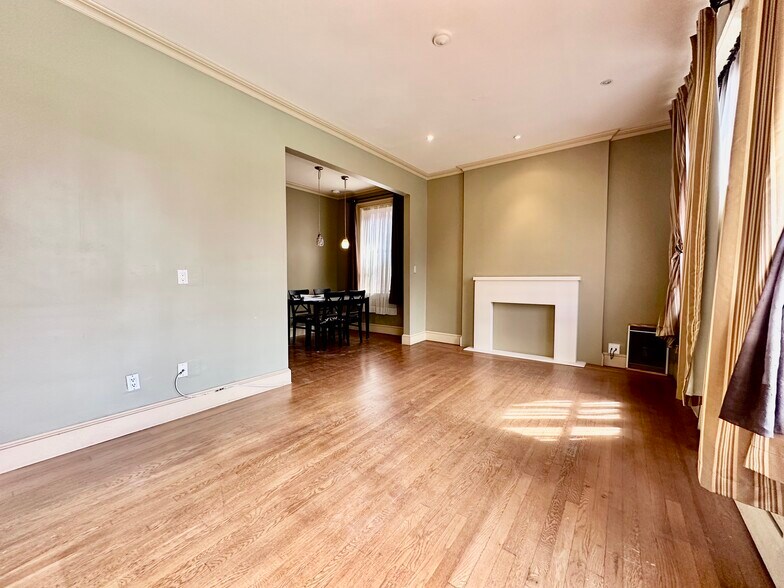 More Photos Of 3005 31st Ave, Astoria Medical For Lease