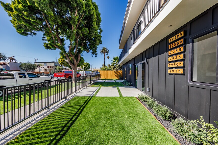 More Photos Of 2938 S Sycamore Ave, Los Angeles Apartments For Sale
