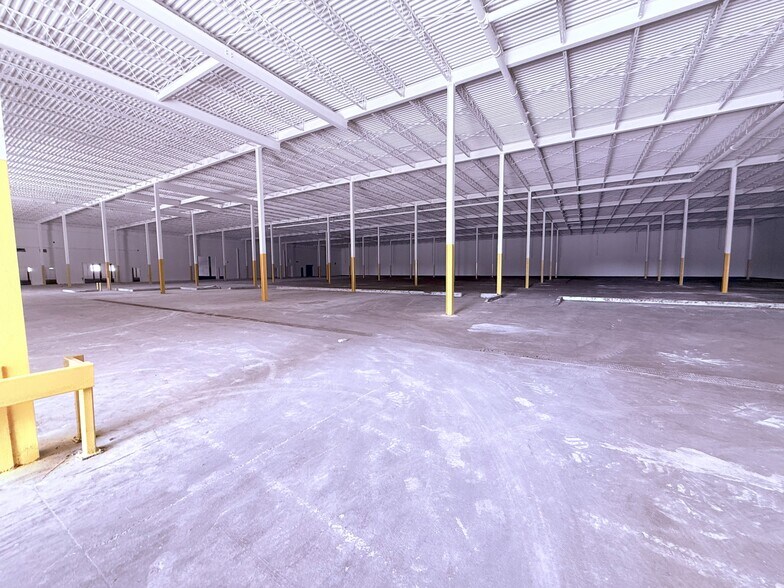 More Photos Of 6565 Wells Ave, Saint Louis Manufacturing For Lease