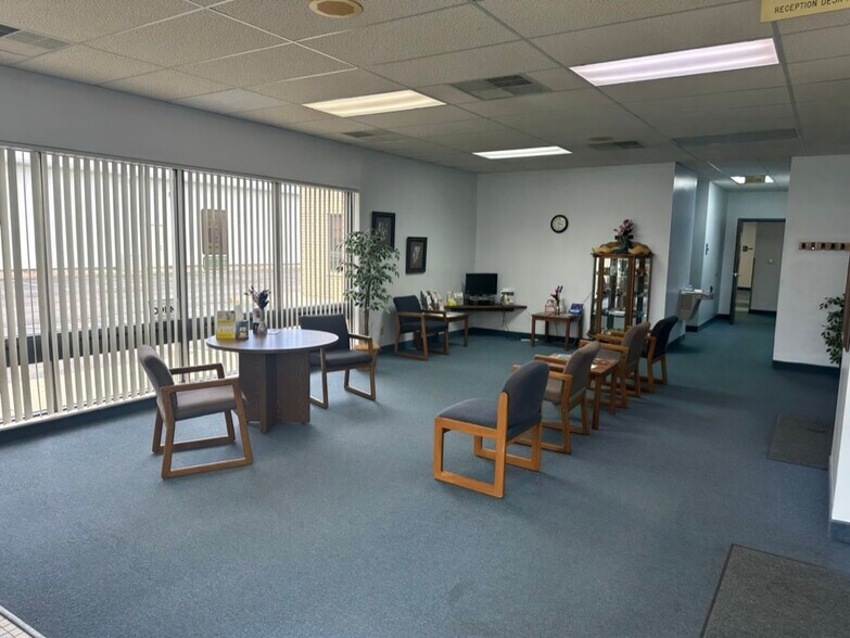 More Photos Of 2708 McGraw Dr, Bloomington Medical For Sale