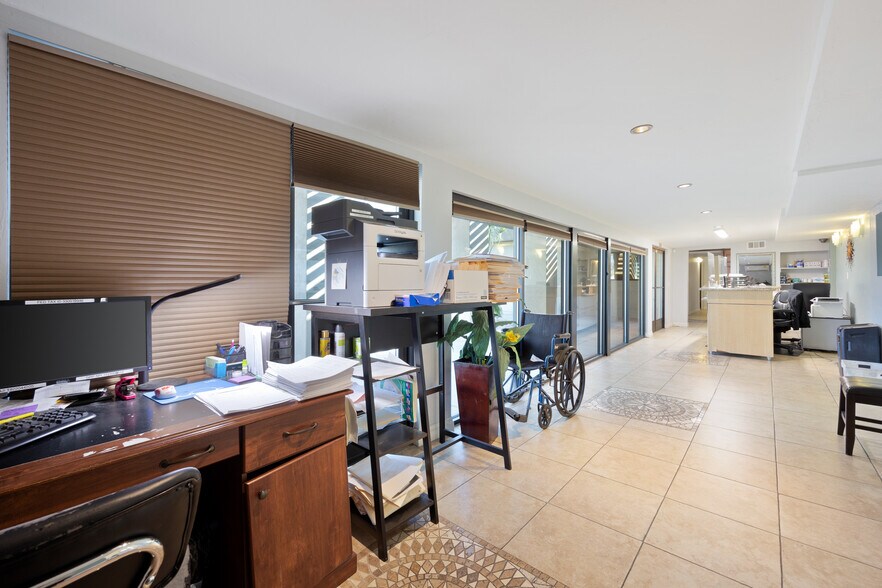 More Photos Of 71956 Magnesia Falls Dr, Rancho Mirage Medical For Sale