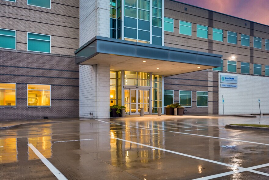 More Photos Of 12001 South Fwy, Burleson Medical For Lease