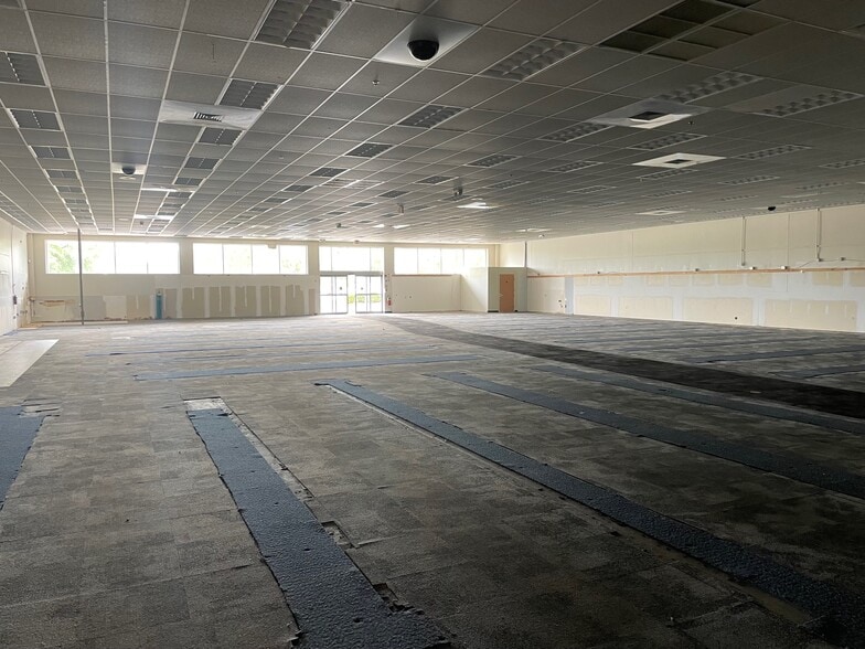 More Photos Of 1600 E County Line Rd, Ridgeland Freestanding For Sale