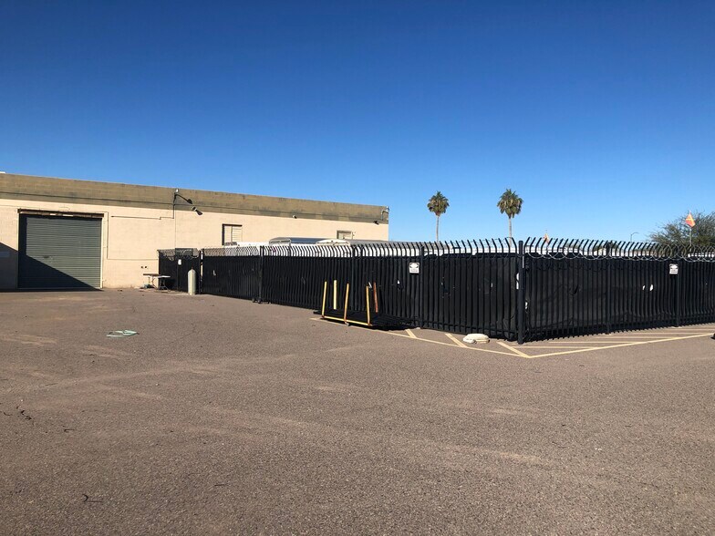 More Photos Of 439 S 3rd Ave, Avondale Manufacturing For Sale