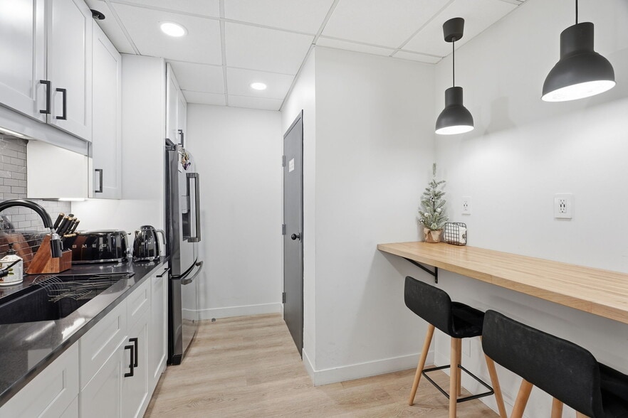 More Photos Of 8201 NE Hickory St, Minneapolis Truck Terminal For Sale