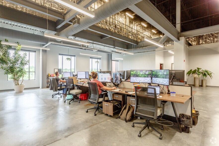 More Photos Of 393 Nichol Mill Ln, Franklin Office For Lease