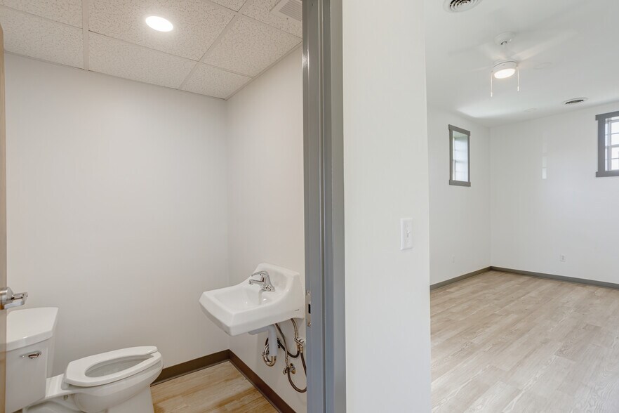 More Photos Of 6401 Centennial Blvd, Nashville Warehouse For Lease