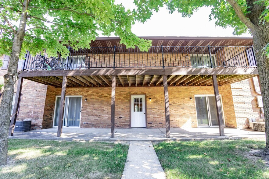 More Photos Of 2111 W Frederick Dr, Marion Apartments For Sale