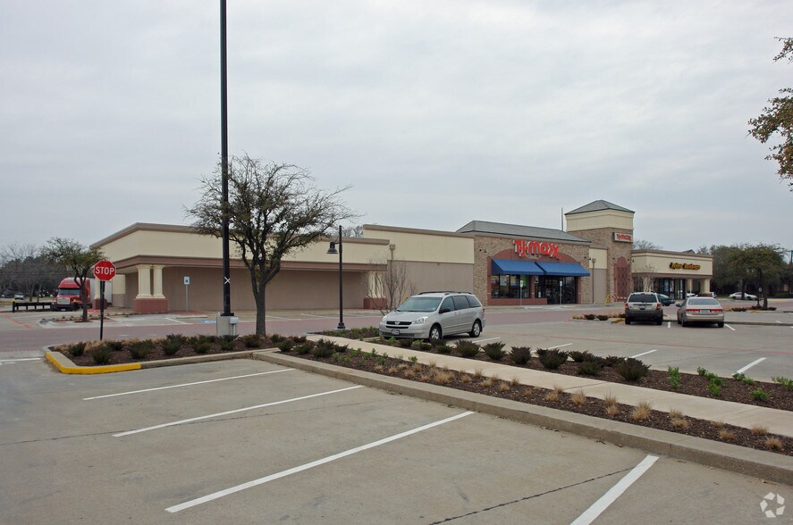 More Photos Of 501 W Belt-Line Rd, Richardson Unknown For Lease
