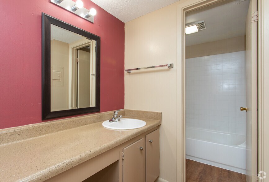 More Photos Of 5050 Fredericksburg Rd, San Antonio Apartments For Sale