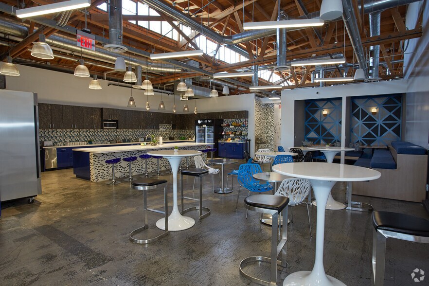 More Photos Of 5877 Obama Blvd, Los Angeles Loft Creative Space For Lease