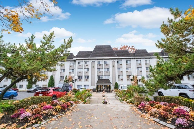 Primary Photo Of 1000 Targee St, Staten Island Apartments For Sale