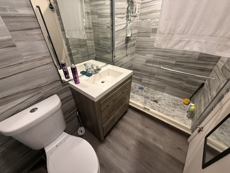 More Photos Of 5508 Benchmark Ln, Sanford Warehouse For Sale