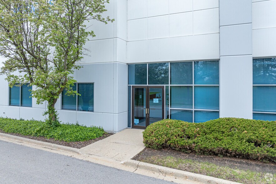 More Photos Of 1100 N Swift Rd, Addison Warehouse For Lease